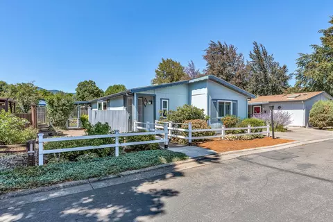 4624 S Pacific Hwy #16, Phoenix, OR 97535