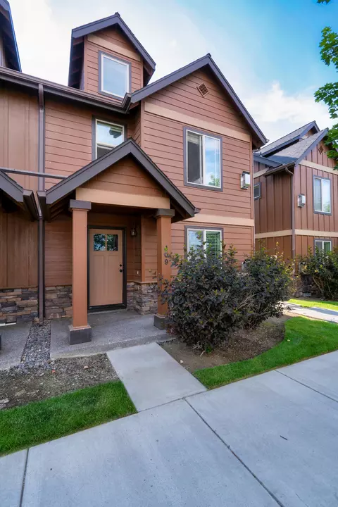 415 NW 25th St #415, Redmond, OR 97756