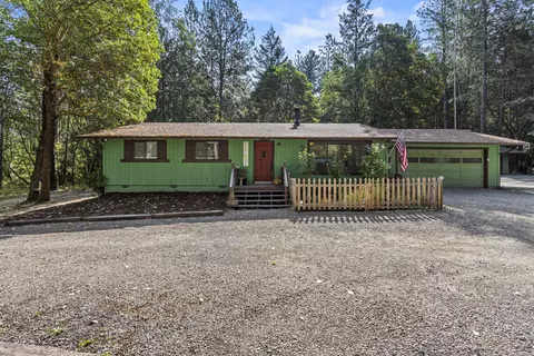 1191 Foots Creek Rd, Gold Hill, OR 97525