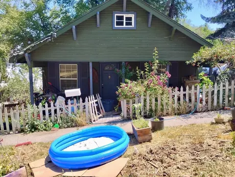 826 Mt Whitney St, Klamath Falls, OR 97601