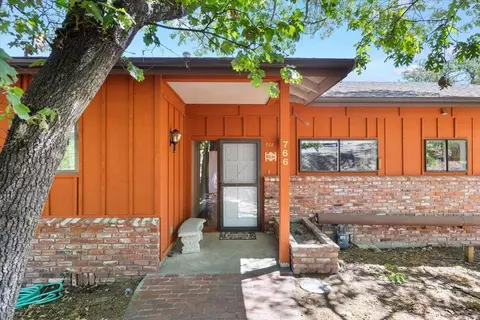 766 Palmer Rd, Ashland, OR 97520