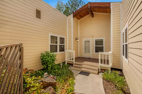 60015 Stirling Dr, Bend, OR 97702 photo 4