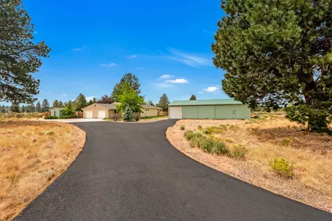 60015 Stirling Dr, Bend, OR 97702 photo 2
