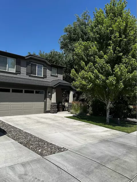 2943 SW Antler Ln, Redmond, OR 97756