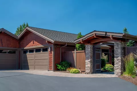 22370 White Peaks Dr, Bend, OR 97702 photo 2