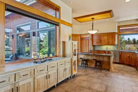 22370 White Peaks Dr, Bend, OR 97702 photo 17