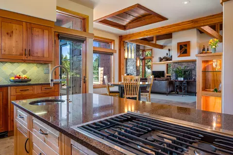 22370 White Peaks Dr, Bend, OR 97702 photo 10