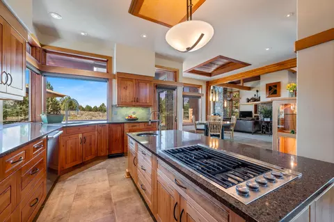 22370 White Peaks Dr, Bend, OR 97702 photo 11