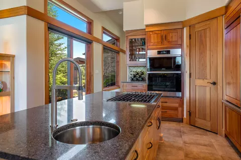 22370 White Peaks Dr, Bend, OR 97702 photo 12