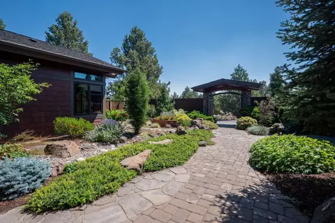 22370 White Peaks Dr, Bend, OR 97702 photo 3
