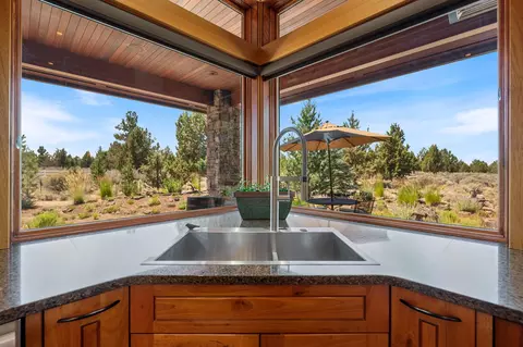 22370 White Peaks Dr, Bend, OR 97702 photo 13