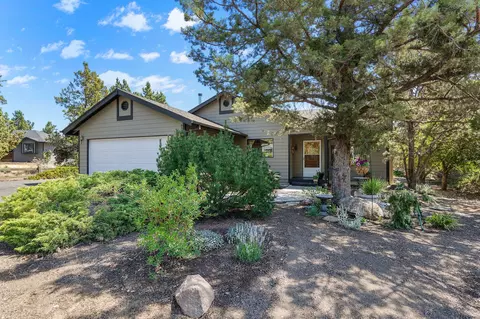 3758 SW 32nd St, Redmond, OR 97756