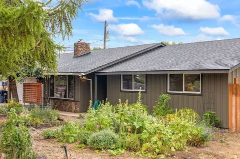 2297 SW 23rd St, Redmond, OR 97756 photo 2
