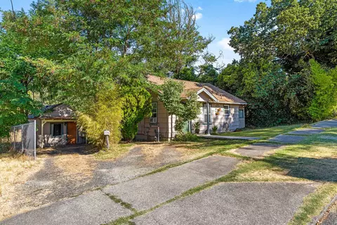 610 NW Clarke St, Grants Pass, OR 97526