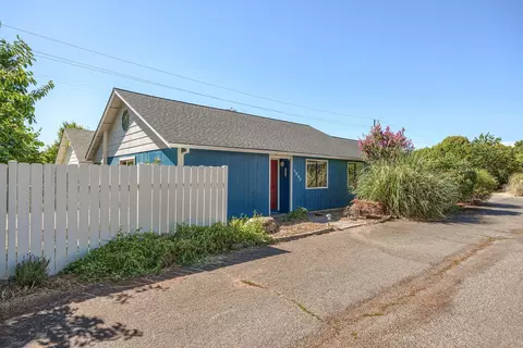 3099 Milhoan Dr, Medford, OR 97504