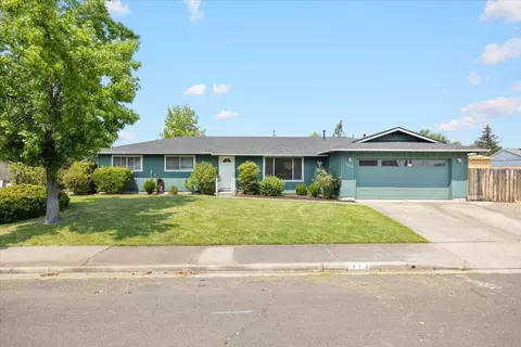 2270 Kerry Dr, Medford, OR 97504