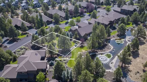 285 Vista Rim Dr, Redmond, OR 97756