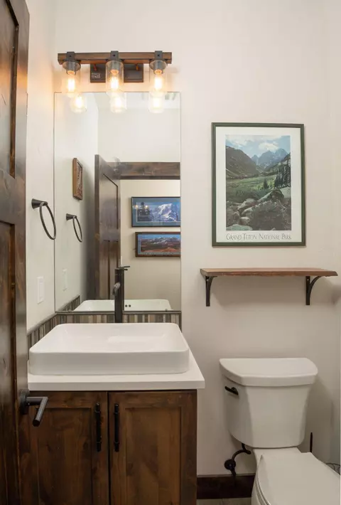 Bath - 56579 Celestial Dr, Bend, OR 97707 photo 3 of 3