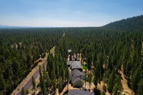 View/Area - 56579 Celestial Dr, Bend, OR 97707 photo 6 of 11