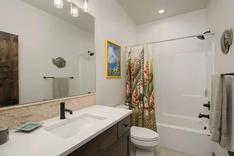 Bath - 56579 Celestial Dr, Bend, OR 97707 photo 2 of 3