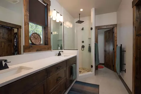 Bath - 56579 Celestial Dr, Bend, OR 97707 photo 1 of 3