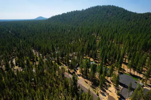 View/Area - 56579 Celestial Dr, Bend, OR 97707 photo 3 of 11