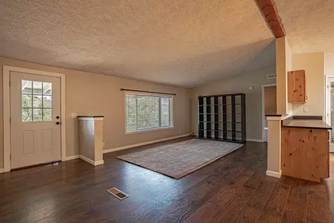 79 Regent Pl, Eagle Point, OR 97524 photo 5