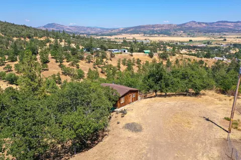 79 Regent Pl, Eagle Point, OR 97524 photo 32