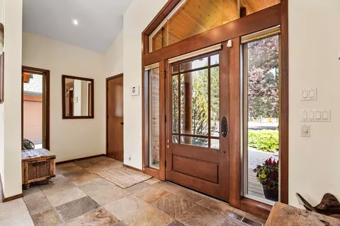 Entry Way - 17027 Pasadena Rd, Bend, OR 97707 photo 2 of 3