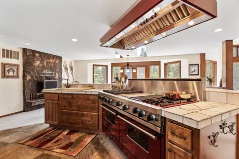 Kitchen - 17027 Pasadena Rd, Bend, OR 97707 photo 2 of 7