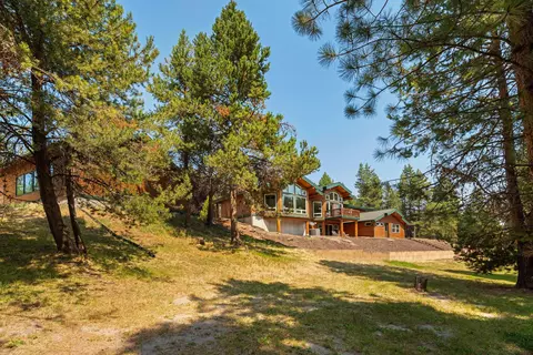 Exterior - 17027 Pasadena Rd, Bend, OR 97707 photo 3 of 13