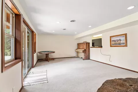 Living - 17027 Pasadena Rd, Bend, OR 97707 photo 3 of 4