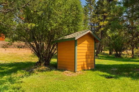 Exterior - 17027 Pasadena Rd, Bend, OR 97707 photo 9 of 13