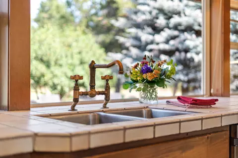 Kitchen - 17027 Pasadena Rd, Bend, OR 97707 photo 7 of 7