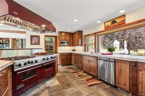 Kitchen - 17027 Pasadena Rd, Bend, OR 97707 photo 5 of 7
