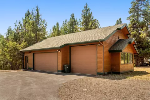 Exterior - 17027 Pasadena Rd, Bend, OR 97707 photo 6 of 13