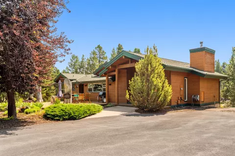 Exterior - 17027 Pasadena Rd, Bend, OR 97707 photo 1 of 13