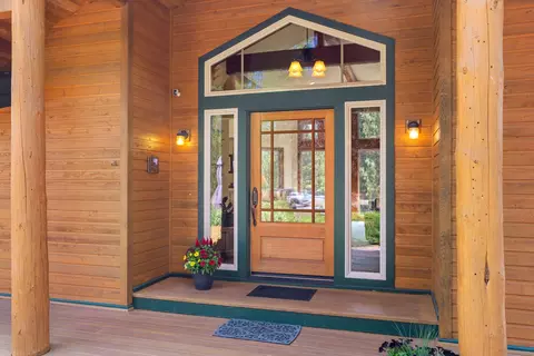 Entry Way - 17027 Pasadena Rd, Bend, OR 97707 photo 1 of 3