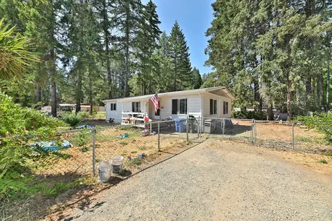 108 S Sawyer Ave, Cave Junction, OR 97523