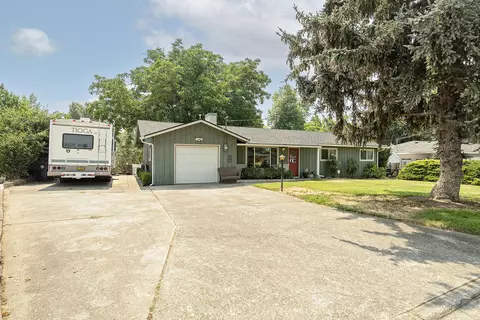 2448 Edgemont Dr, Medford, OR 97504