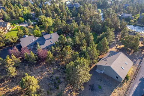 63475 Overtree Rd, Bend, OR 97701