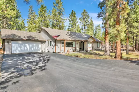 Exterior - 14840 Laurel Rd, La Pine, OR 97739 photo 3 of 10