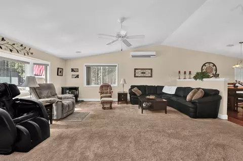 Living - 14840 Laurel Rd, La Pine, OR 97739 photo 1 of 1