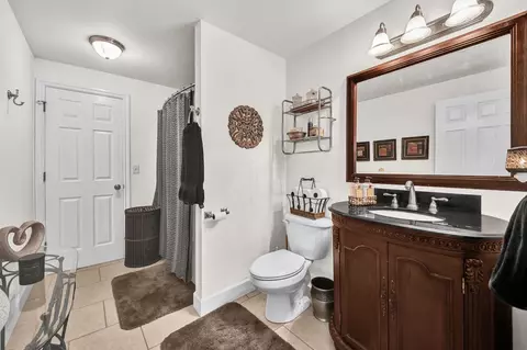 Bath - 14840 Laurel Rd, La Pine, OR 97739 photo 2 of 3