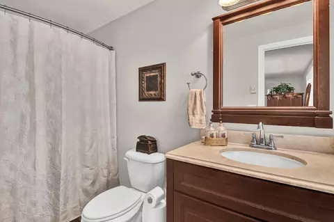 Bath - 14840 Laurel Rd, La Pine, OR 97739 photo 1 of 3