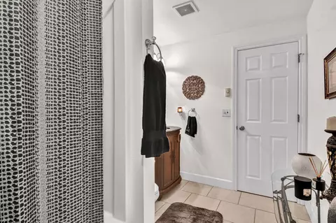 Bath - 14840 Laurel Rd, La Pine, OR 97739 photo 3 of 3
