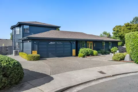 107 NW Sunhill Ter, Grants Pass, OR 97526