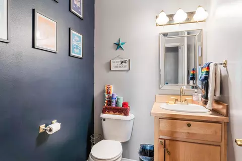 Bath - 20757 Crestview Ct, Bend, OR 97701 photo 1 of 3