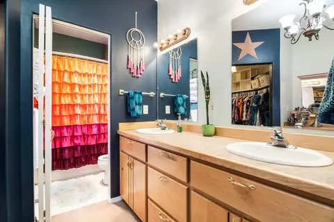 Bath - 20757 Crestview Ct, Bend, OR 97701 photo 2 of 3