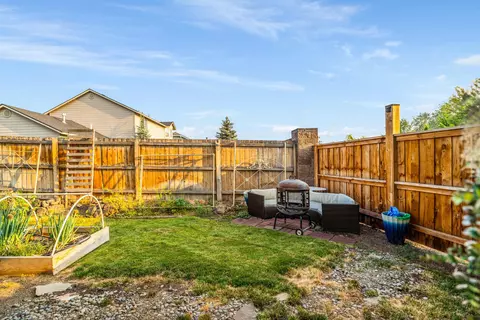 Exterior - 20757 Crestview Ct, Bend, OR 97701 photo 7 of 13